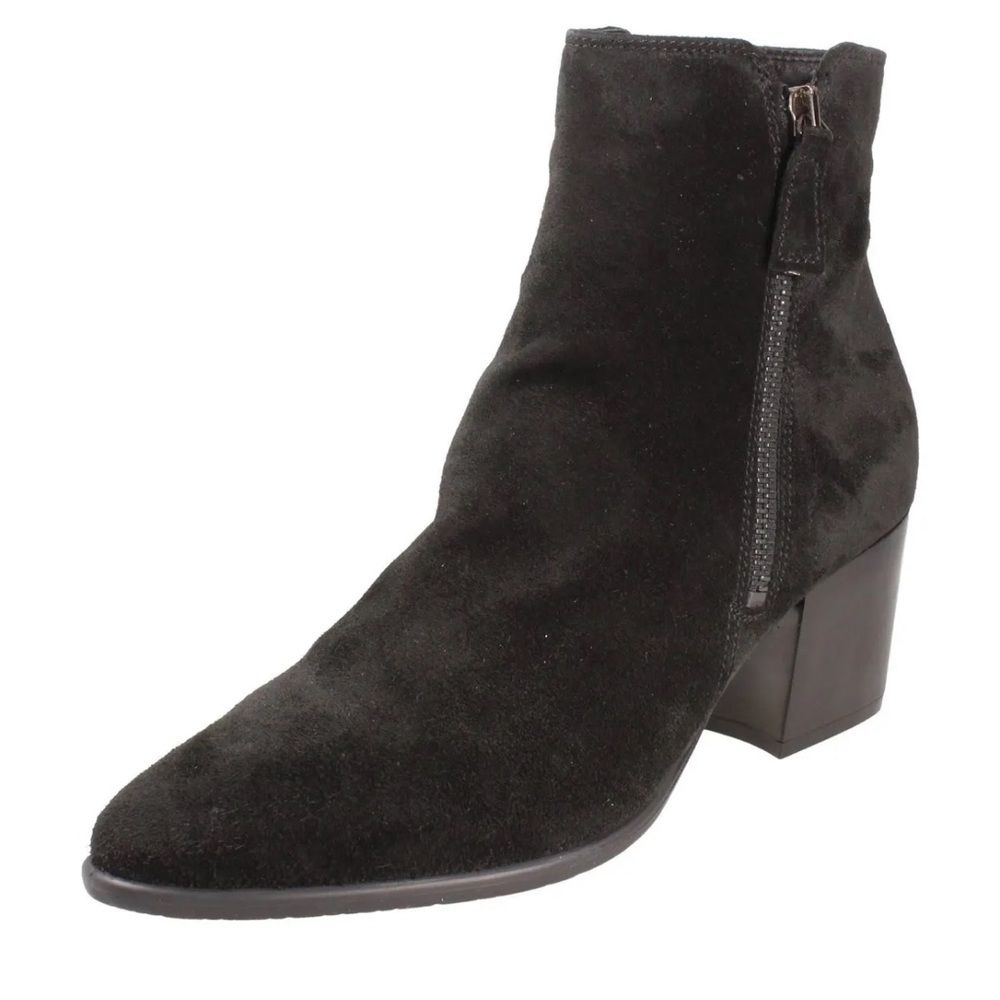 Clark’s boots size 8.5